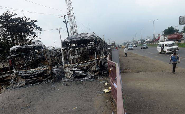 尼日利亚反警察暴力抗议:枪击、疫情、社会危机和青少年身体接触|十大外围足球平台app(图1)