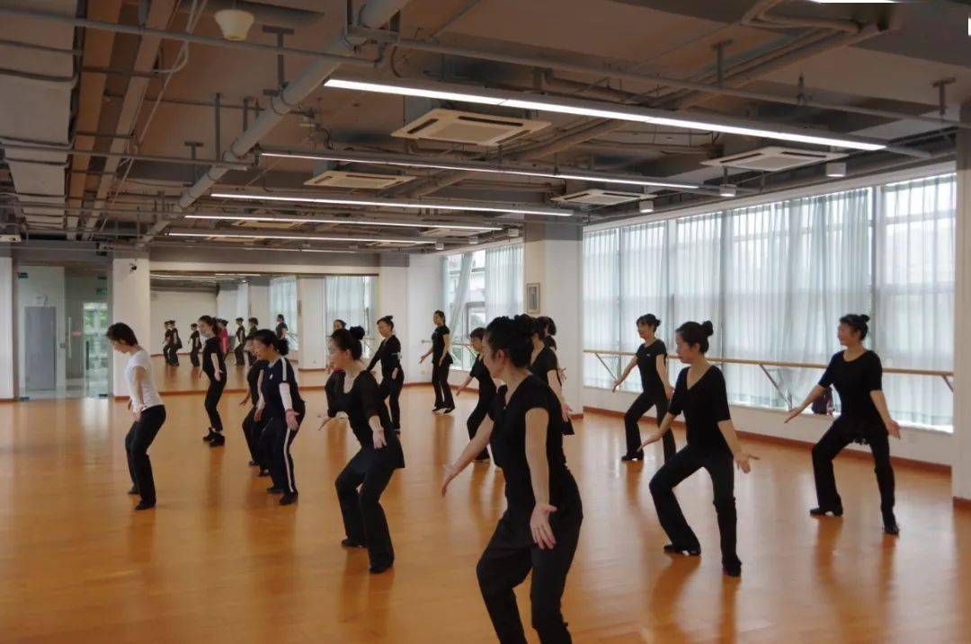 十大外围足球平台app：
​舞起来！乐起来！周日一起围观福田区广场健身舞展演吧(图11)