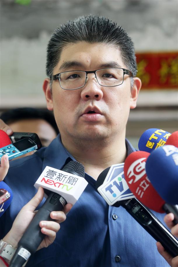 十大外围足球平台app:
S10小组赛首日看点:LPL首胜或是最好效果 最精彩的角逐在7点!(图1) 十大外围足球平台app